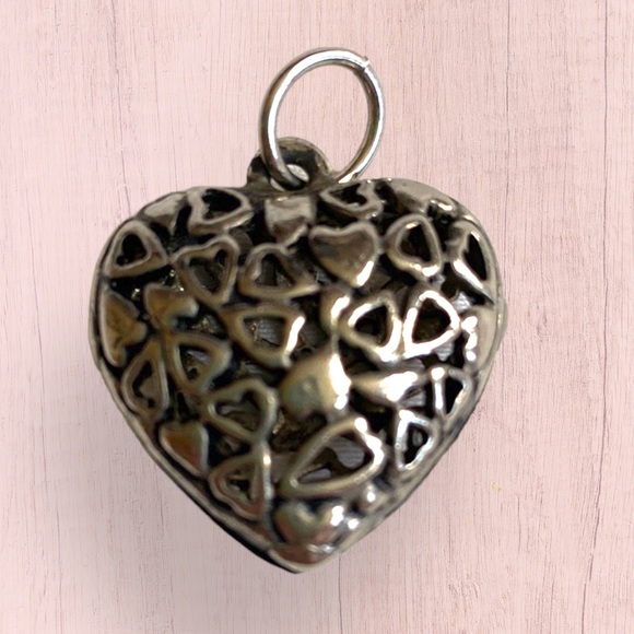 None Jewelry - 🦄 Antique Look Silver Tone Heart Pendant